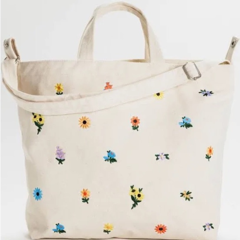 BAGGU EMBROIDERED DITSY FLORAL HORIZONTAL DUCK BAG SNAP NOT ZIPPER